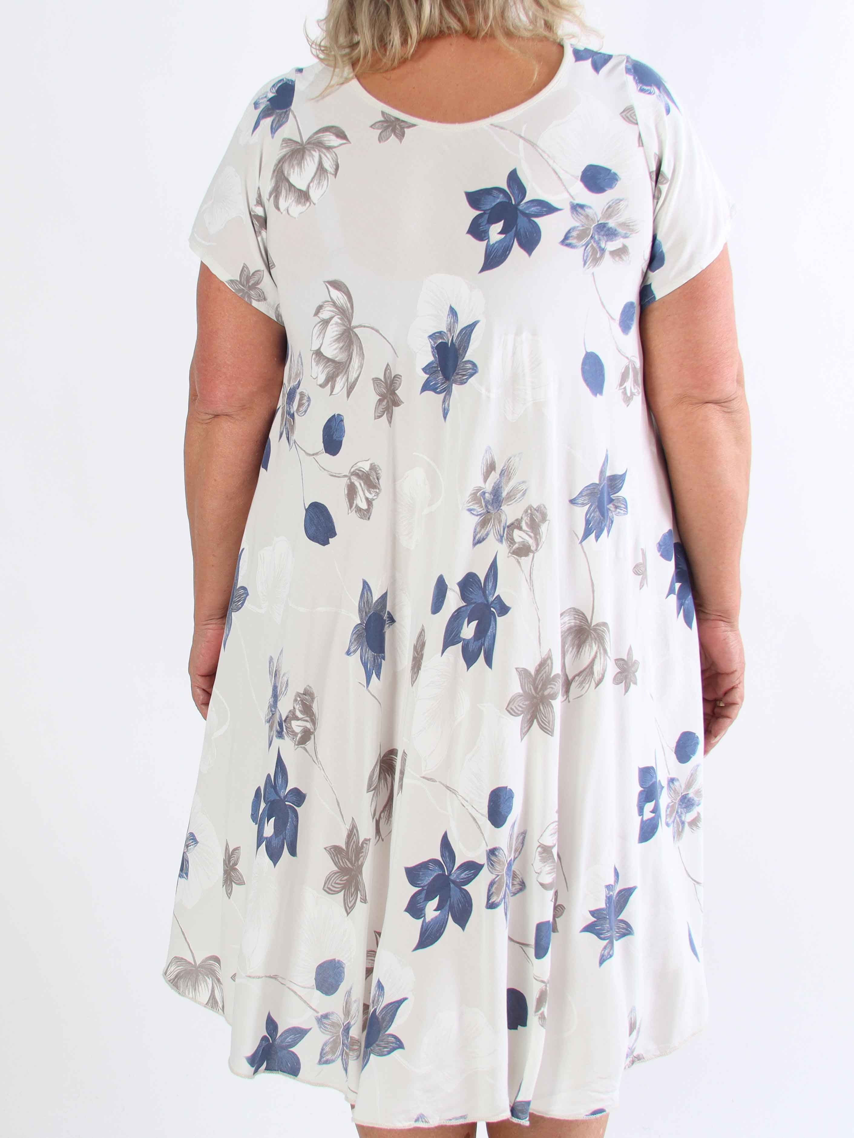 Bora - Sød plus size tunikakjole i bomuld med blomsterprint